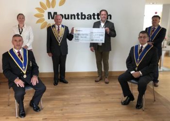 Ryde Freemasons donate £3,000 to Mountbatten Hospice