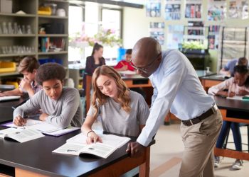 Intensely Religious Teens do Better at School and College, Study Finds