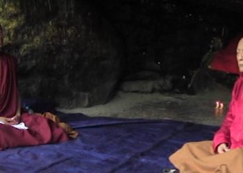 Mahamudra, the “Meditation of Openness”: no roof, no wall, no floor, nothing to obscure openness — retreating into your own mind