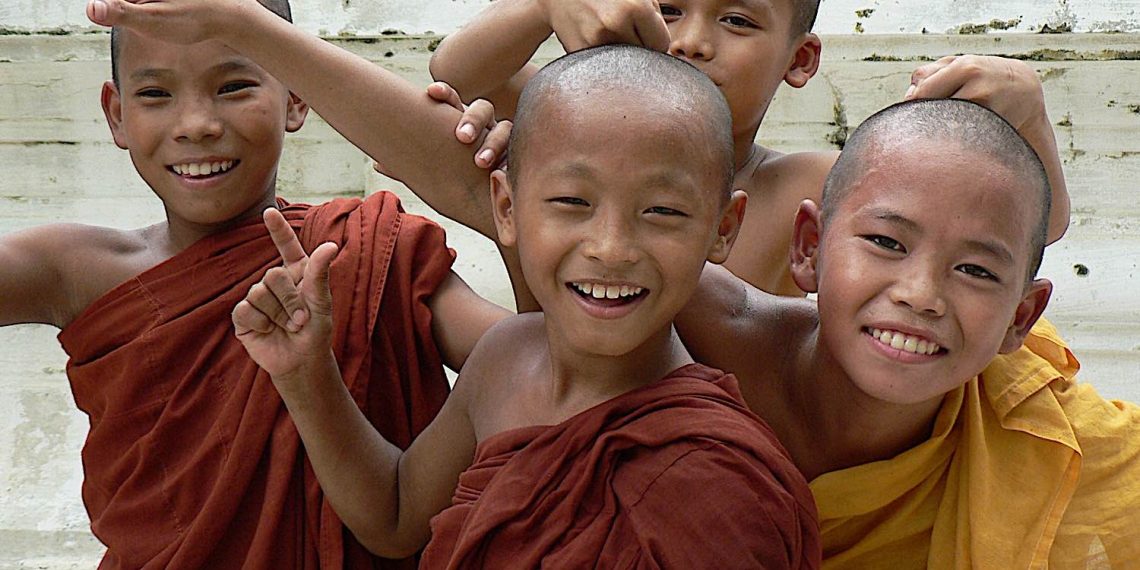 Why happiness and laughter are actual Buddhist teachings. The Sutra on Happiness, the Tathagata’s teaching “This is the great happiness!”