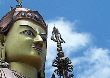 Ten foundations of secret mantra; ten faults of being unsuccessful in Dharma practice; ten key points for practicing. Guru Rinpoche teaches Lady Tsogyal